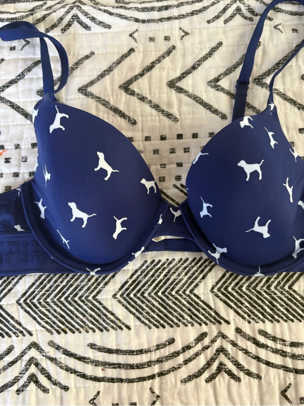 Victoria secrets Pink wear everywhere bra. Featuring an all over white dog logo